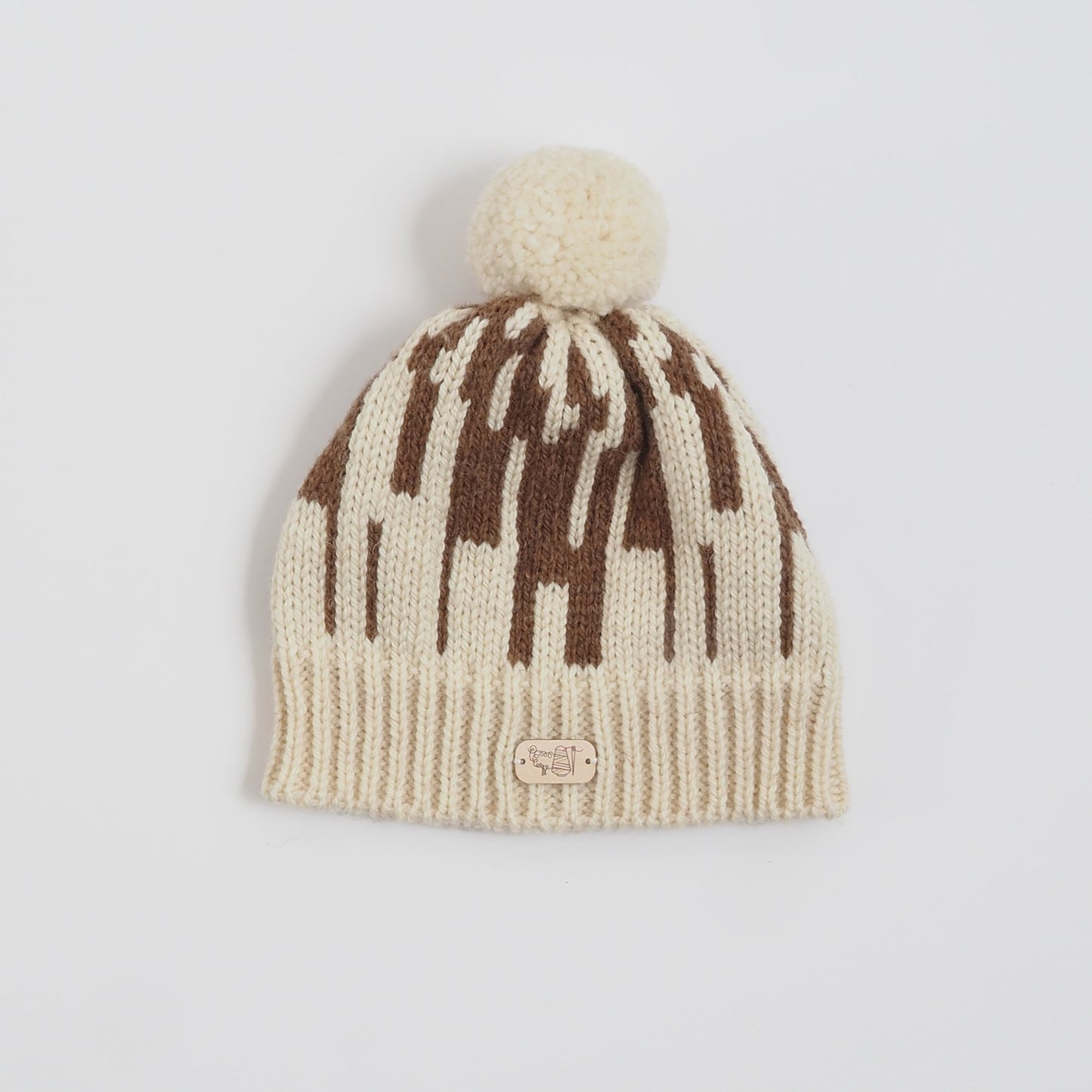 BOBBLE HAT IN COOKIES & CREAM