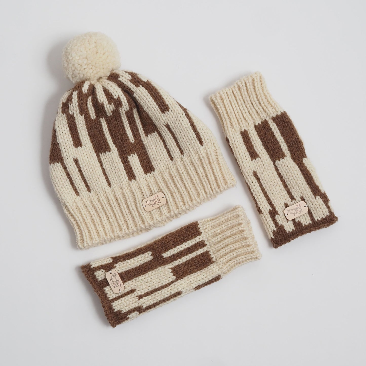 WRIST WARMERS IN COOKIES & CREAM
