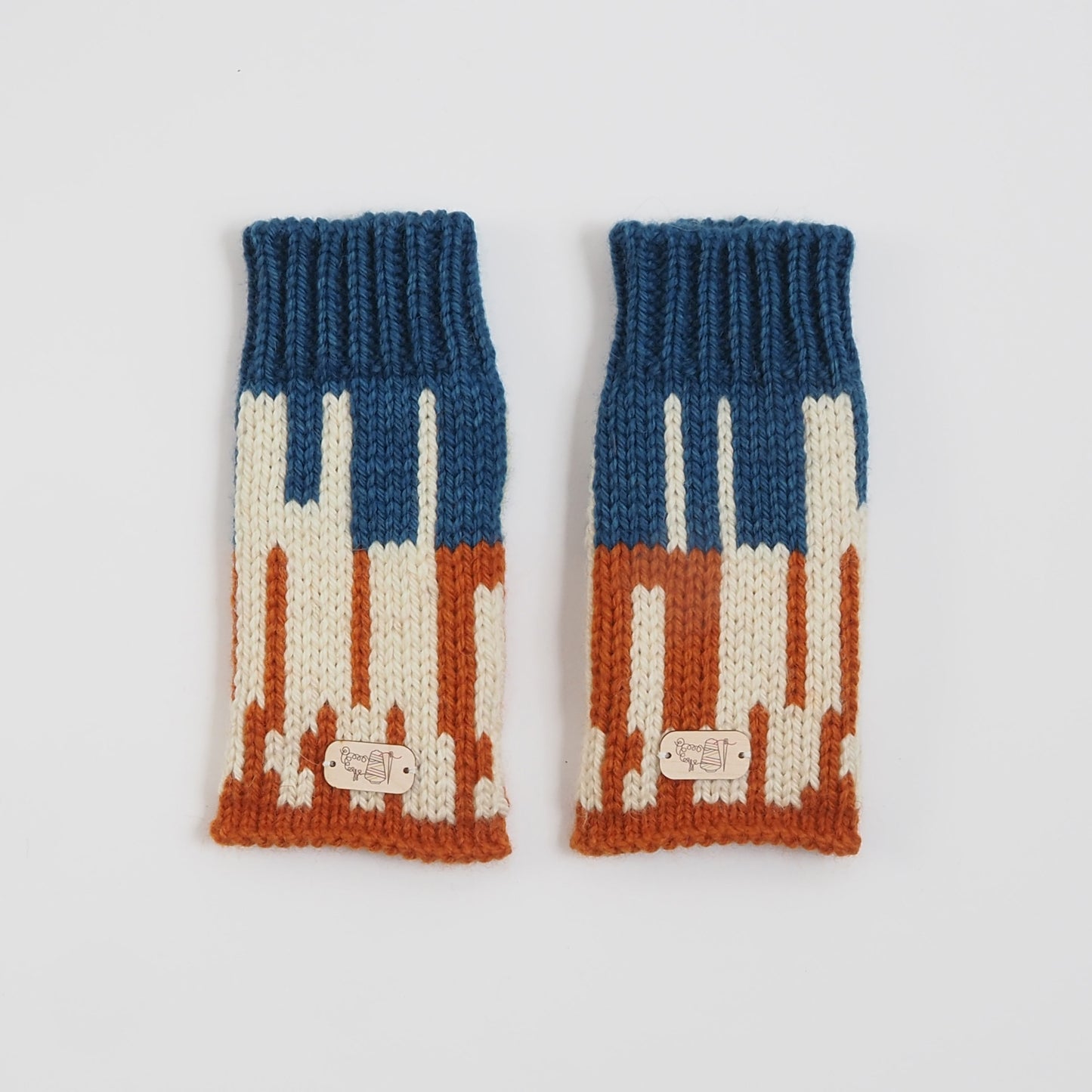 WRIST WARMERS IN BLUEBERRY JAM