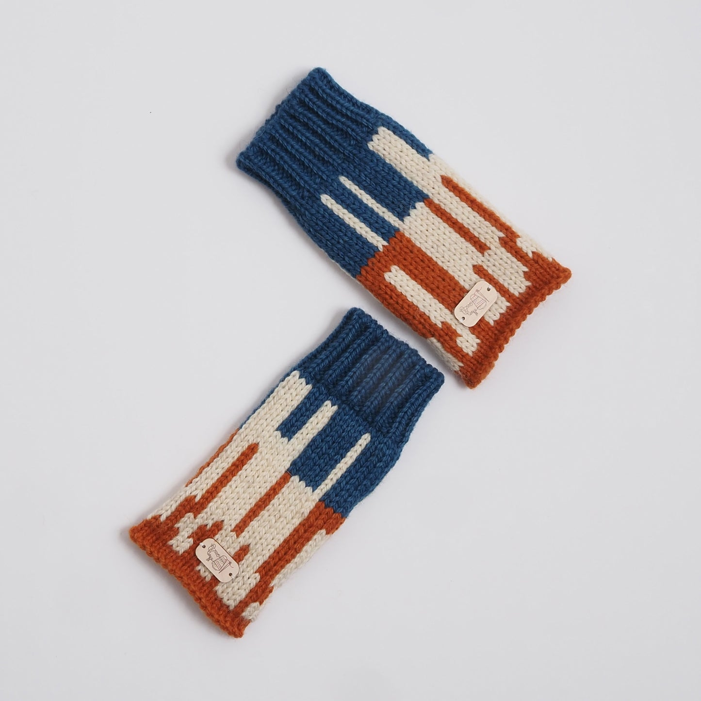 WRIST WARMERS IN BLUEBERRY JAM