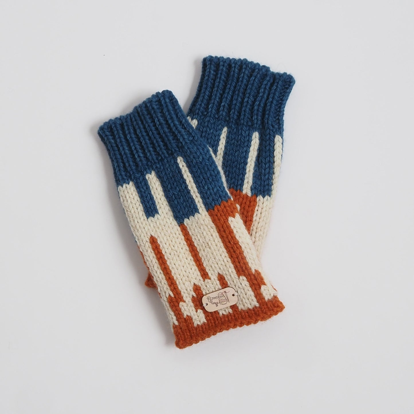 WRIST WARMERS IN BLUEBERRY JAM