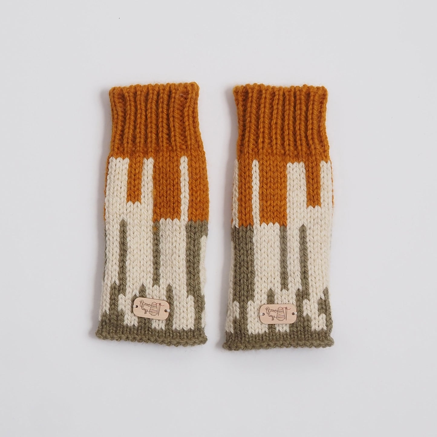 WRIST WARMERS IN SPICED PUMPKIN