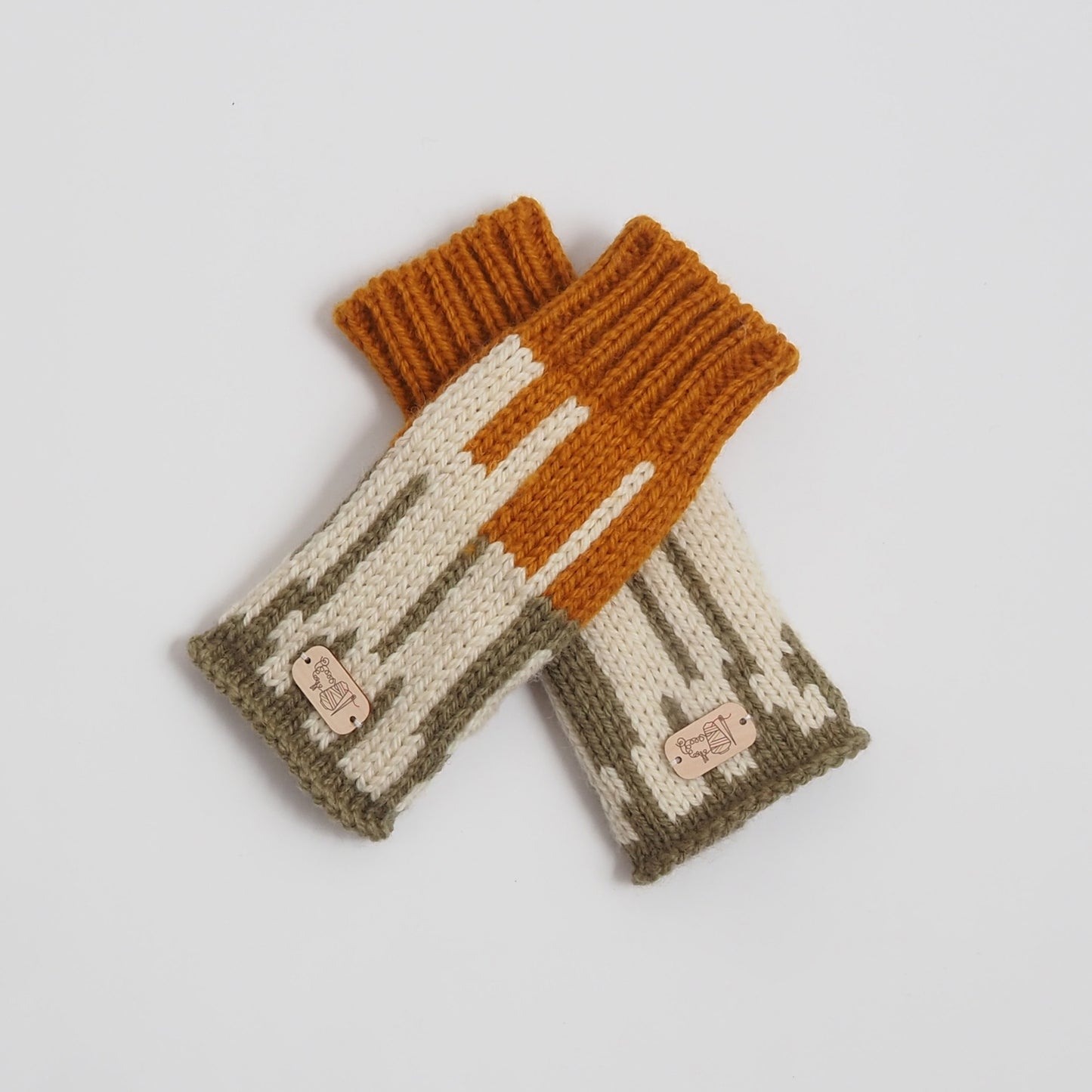 WRIST WARMERS IN SPICED PUMPKIN